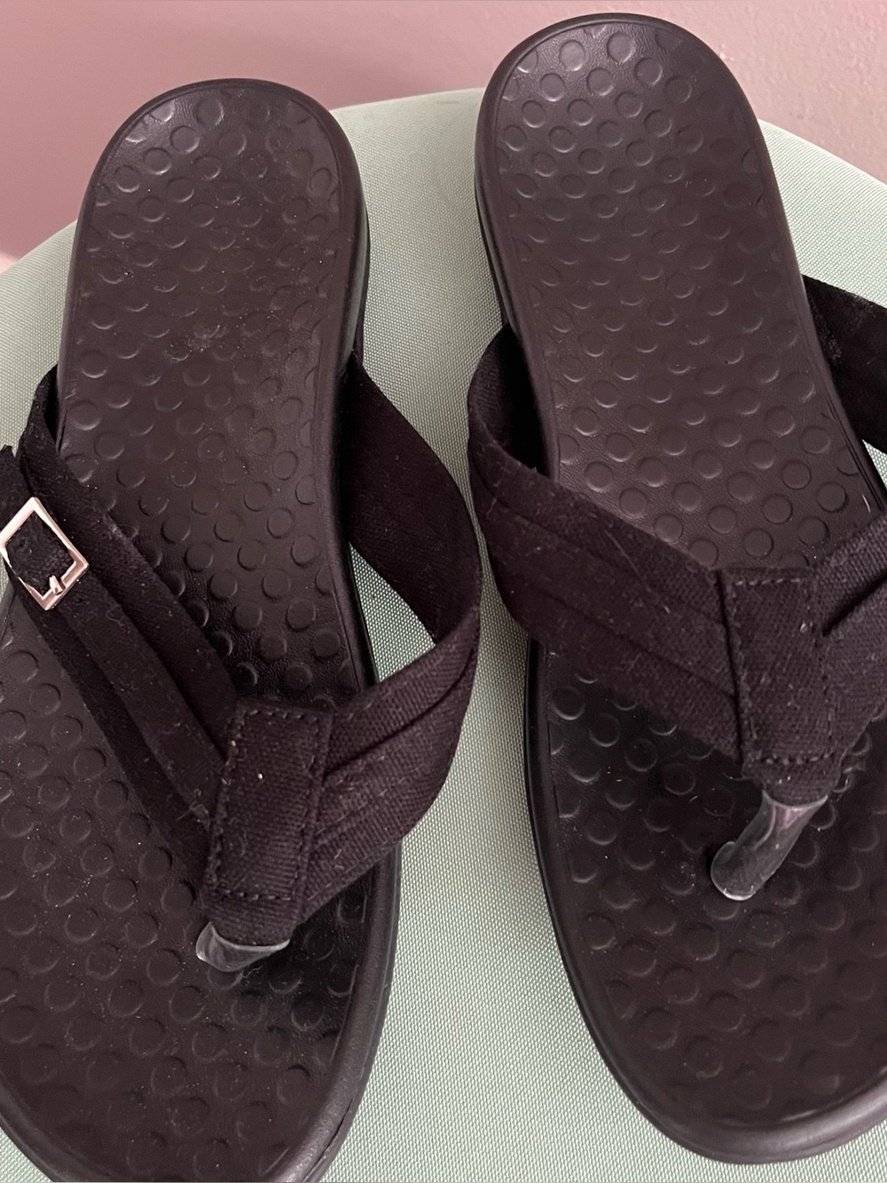 Black Women's Toe-Post Sandals - Casual Comfort